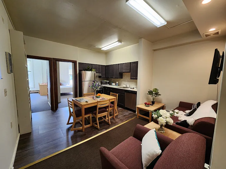 Aces Apartments — Photo 55