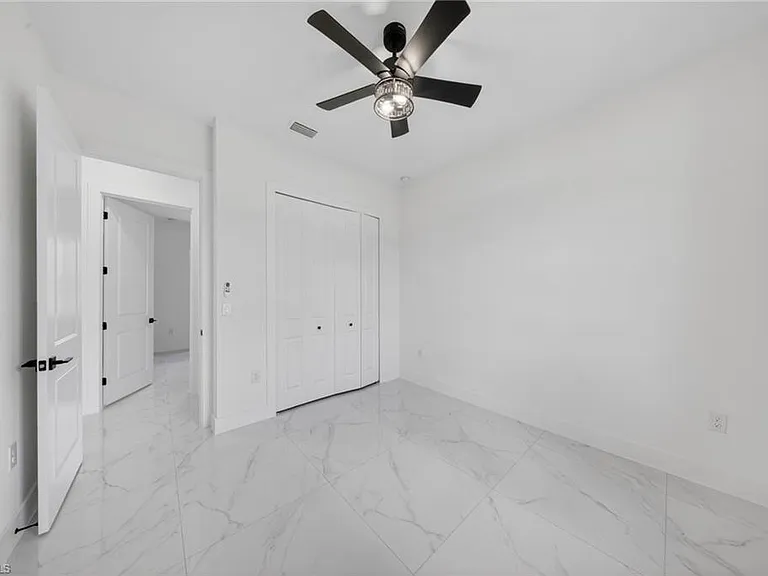 1213 Dodwin St E — Photo 20