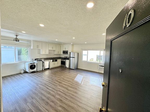 3rd image of 3623 Keystone Ave #10