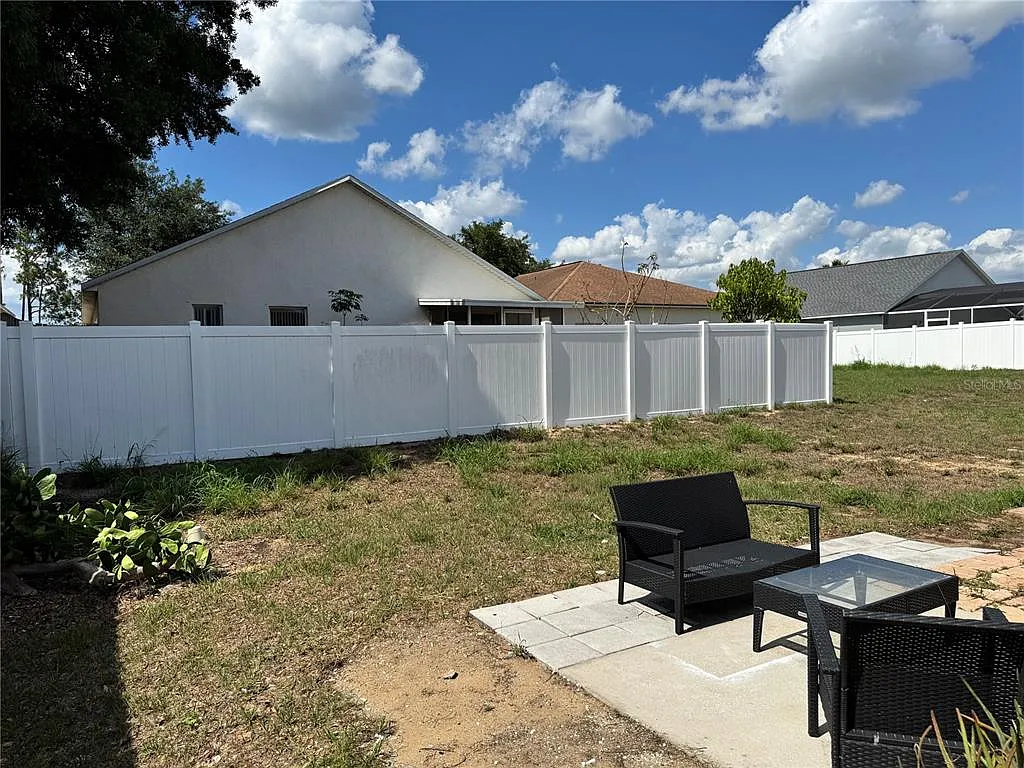 3 bed, 2.0 bath, 1582 sqft, $1,975 — Photo 3