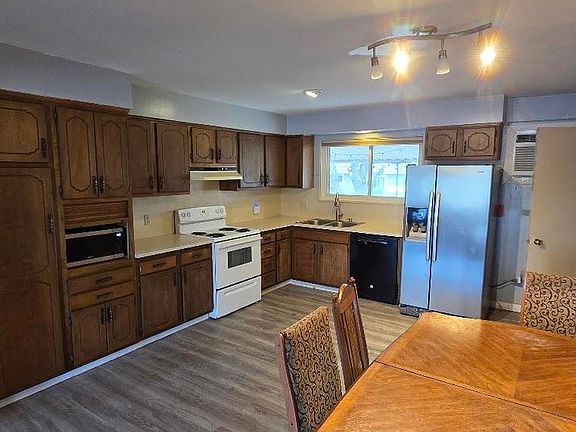 5th image of 1407 Adams Cir