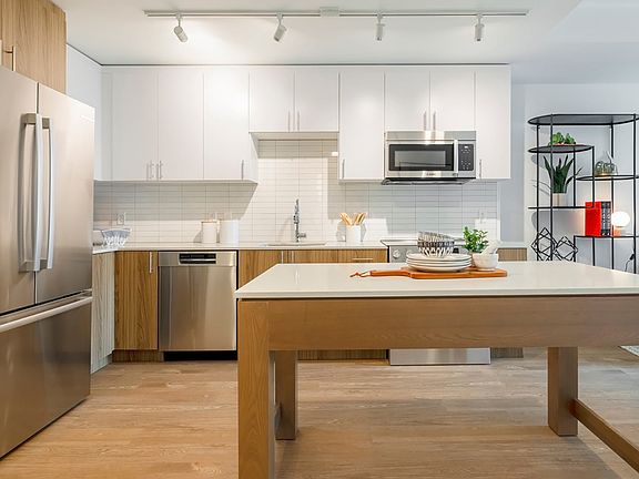 5th image of 1771 N Pierce St APT 302