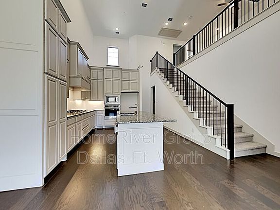 3rd image of 109 Claire Dr