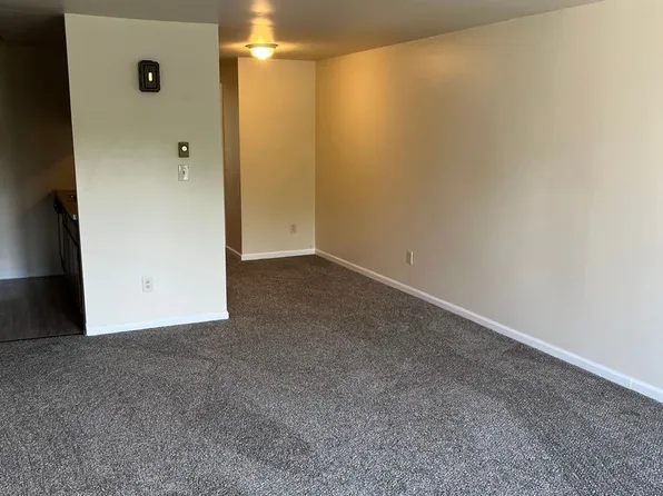 421 Davison Llc - Residential, 421 Davison Rd #3, Lockport, NY 14094
