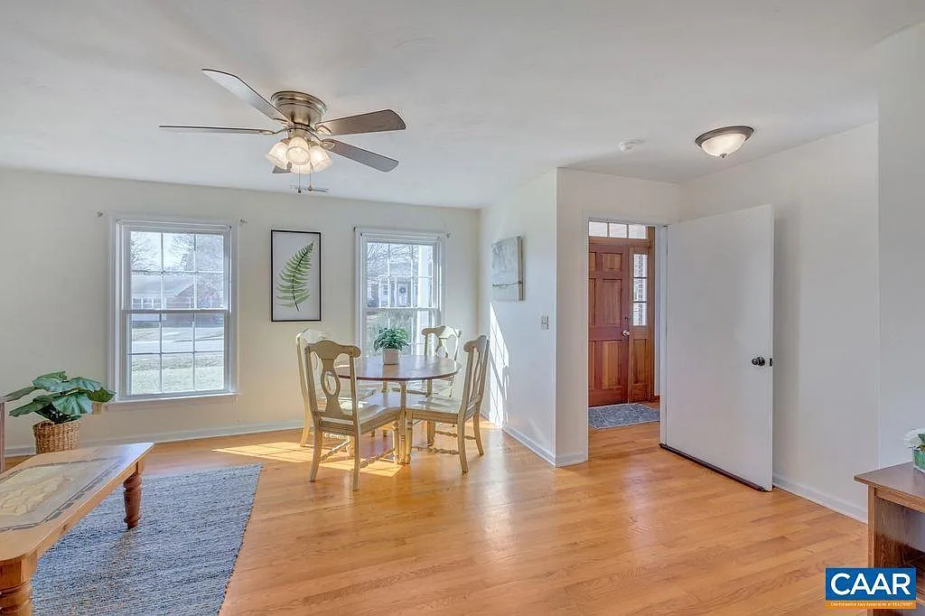 412 Gentry Dr — Photo 2