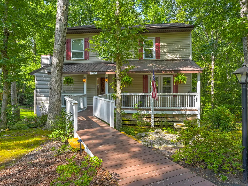 23321 Laurel Hill Dr