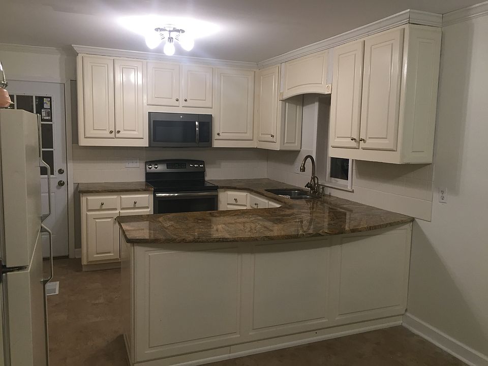 2nd image of 1138 Shady Ln
