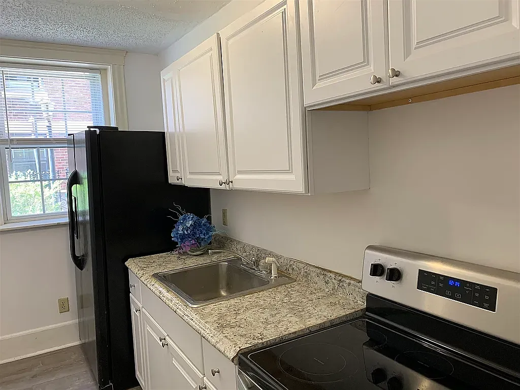 1 bed, 550 sqft, $2,500 — Photo 2