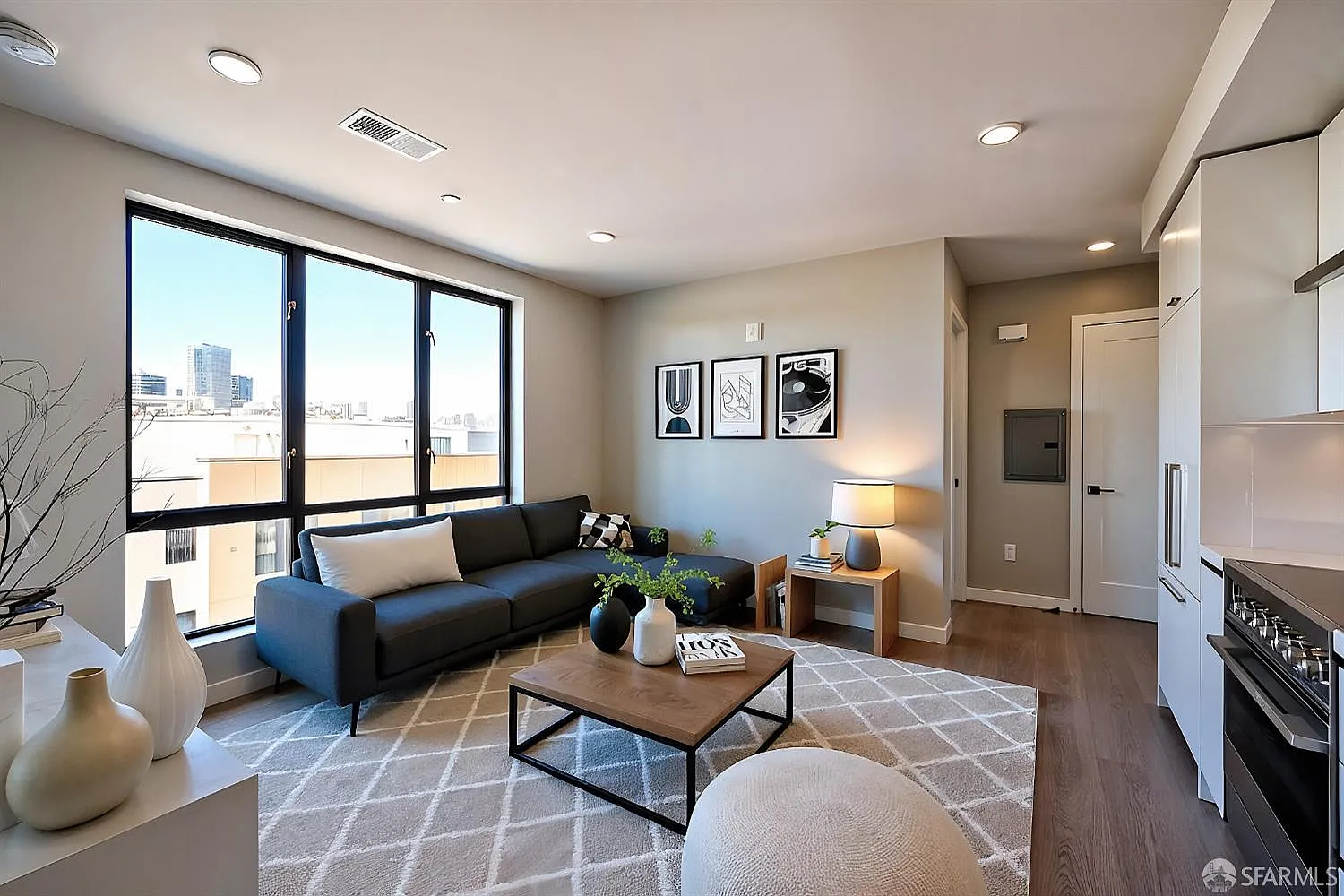 2 bed, 2.0 bath, 780 sqft, $4,700 — Photo 2