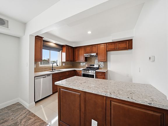 5th image of 148 S Reeves Dr APT 8