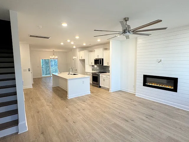 living room/kitchen/dining room