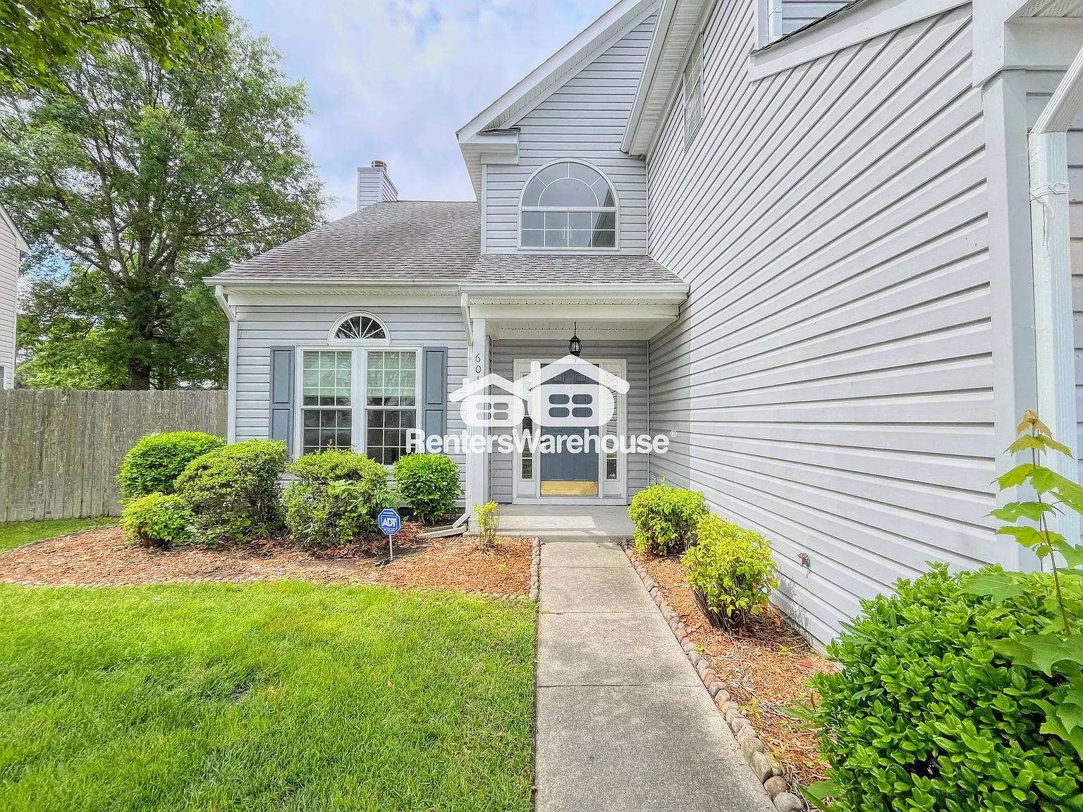 Beautiful Waterfront Property! — Photo 2
