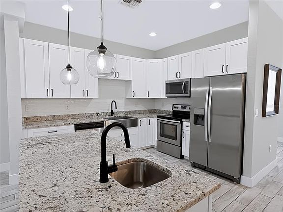 4th image of 2233R E Kaley Ave #6