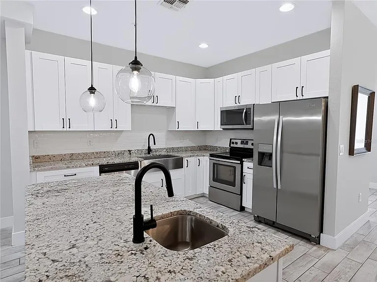2233R E Kaley Ave #6 — Photo 4