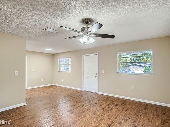 5th image of 702 Whitehurst St