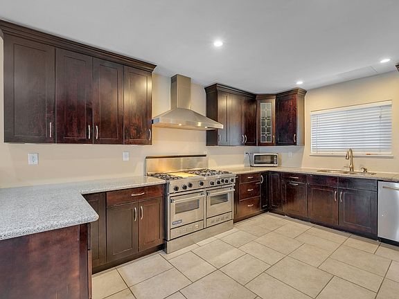 5th image of 11447 Brainard Ave