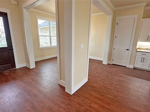 5th image of 1226 Hadley Ln