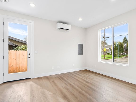 5th image of 3130 NE 72nd Ave