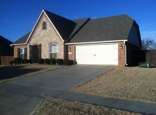 3606 W Mountain View Dr, Fayetteville, AR 72704