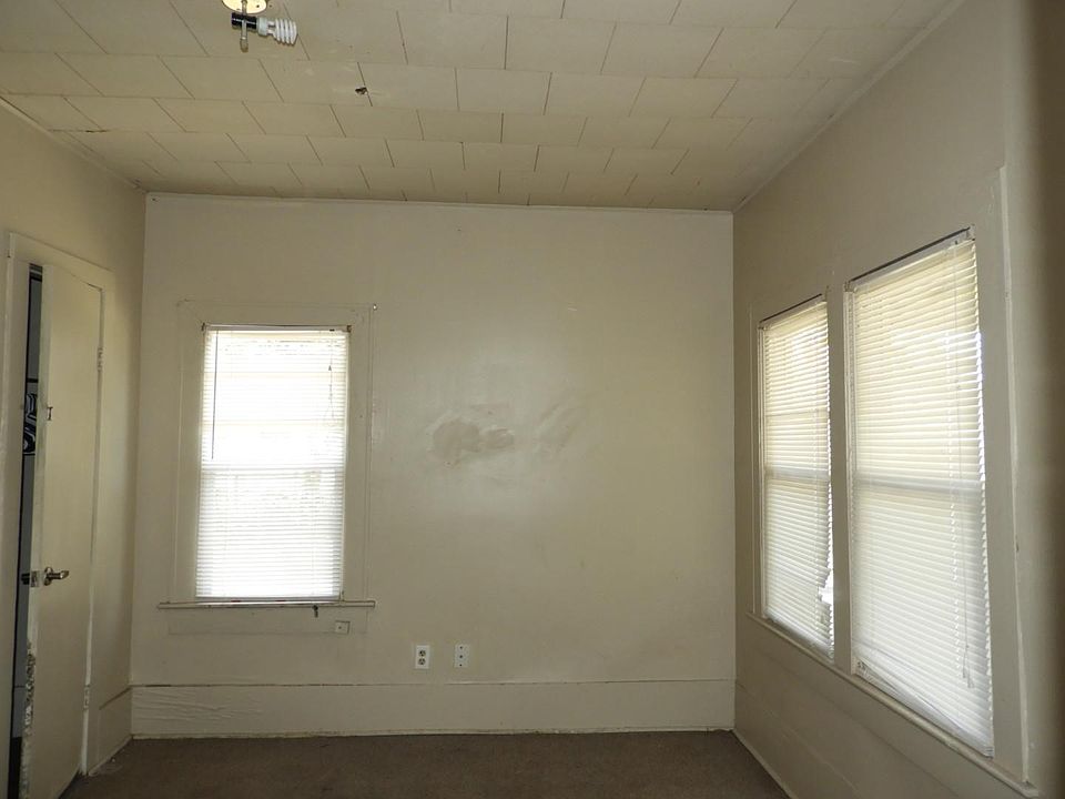 2nd image of 402 N Chapman Ave