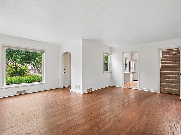 4th image of 1474 Scheffer Ave
