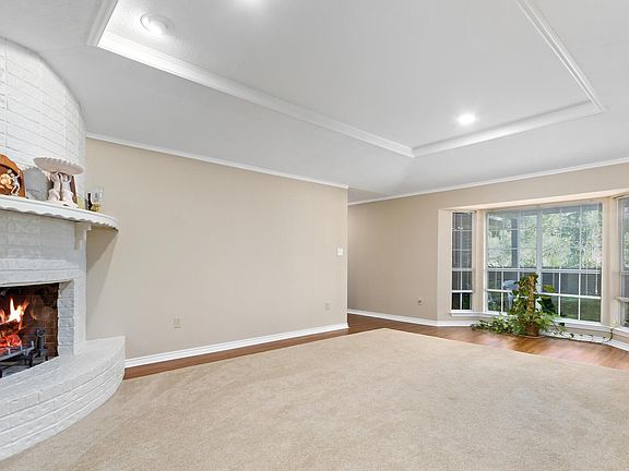 4th image of 431 Pinemont Dr