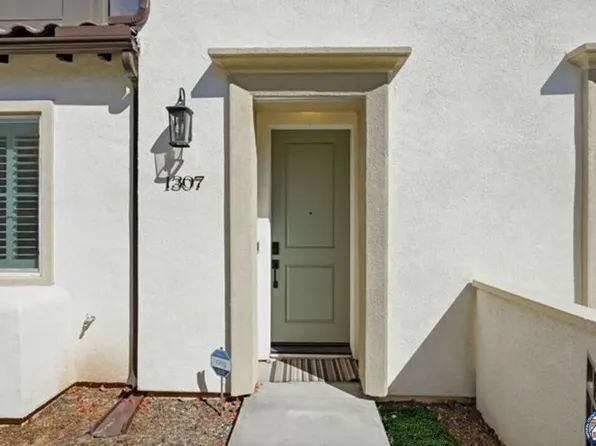 1307 Yannis Ct, El Cajon, CA 92019