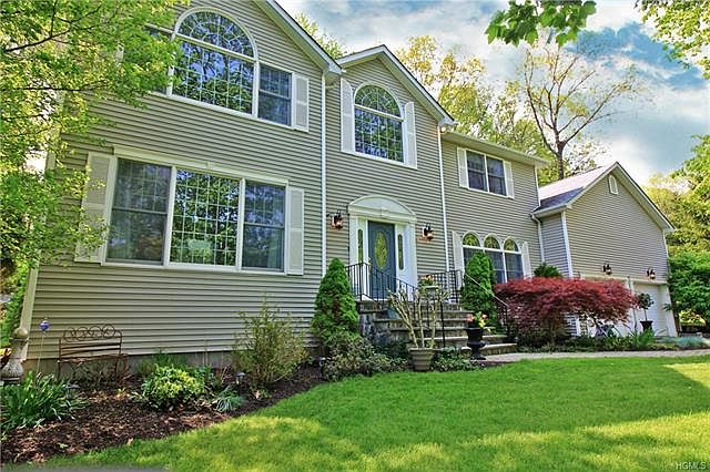 1st image of 3 Little Pond Ln