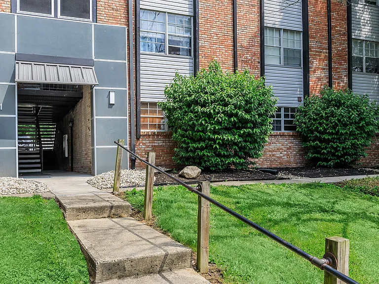 LakeHouse at Florence Apartments — Photo 7