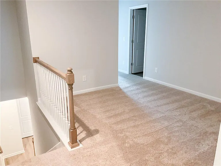 483 Crown Dr — Photo 8