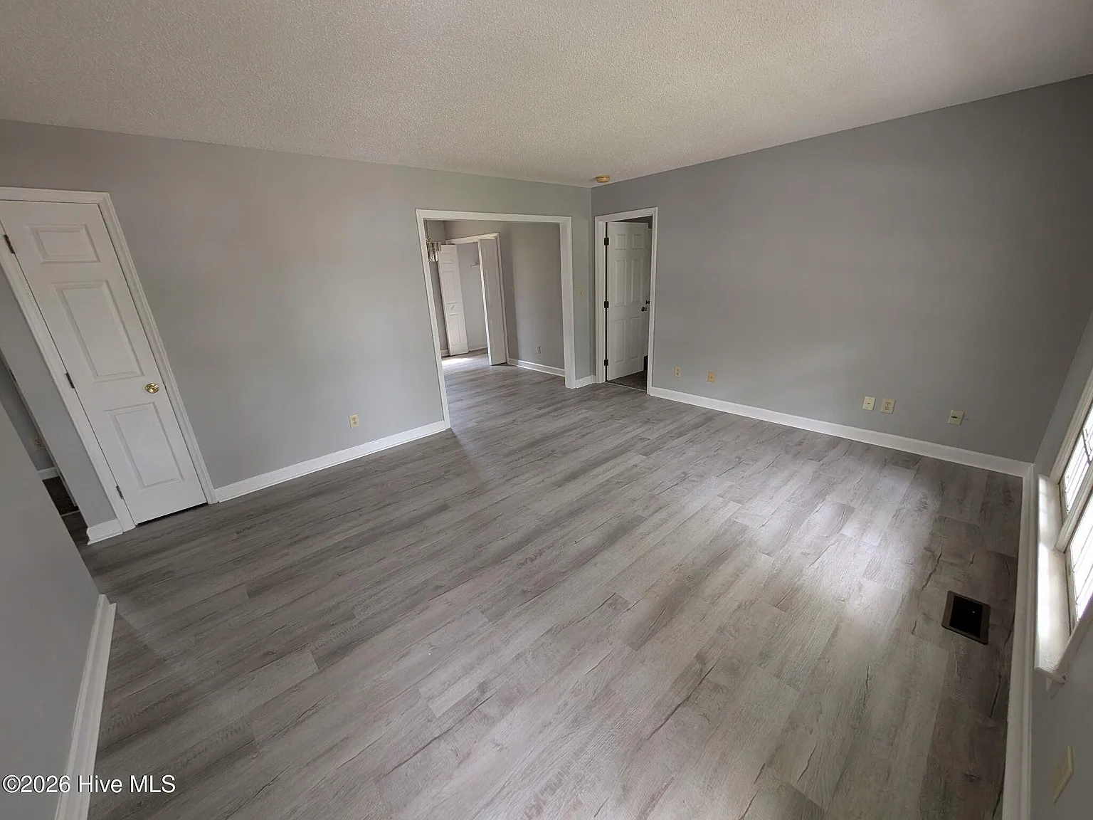 3 bed, 2.0 bath, $1,500 — Photo 2