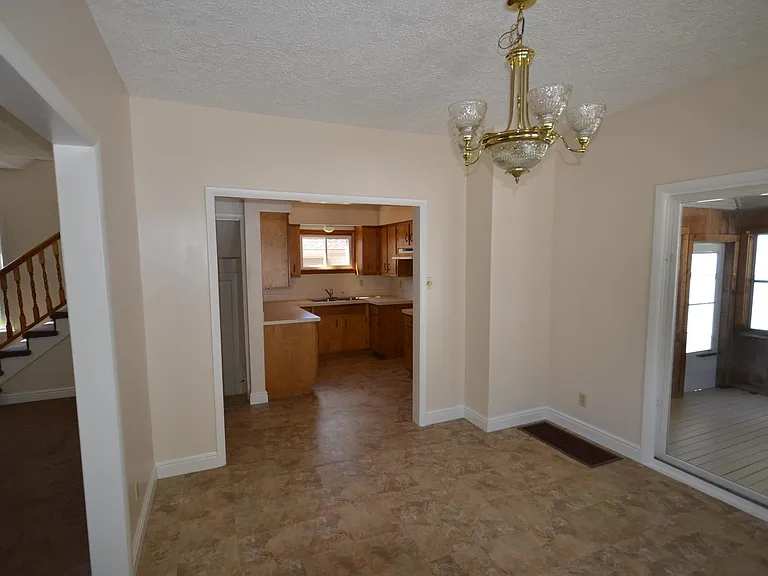 805 Saxon Ave — Photo 13