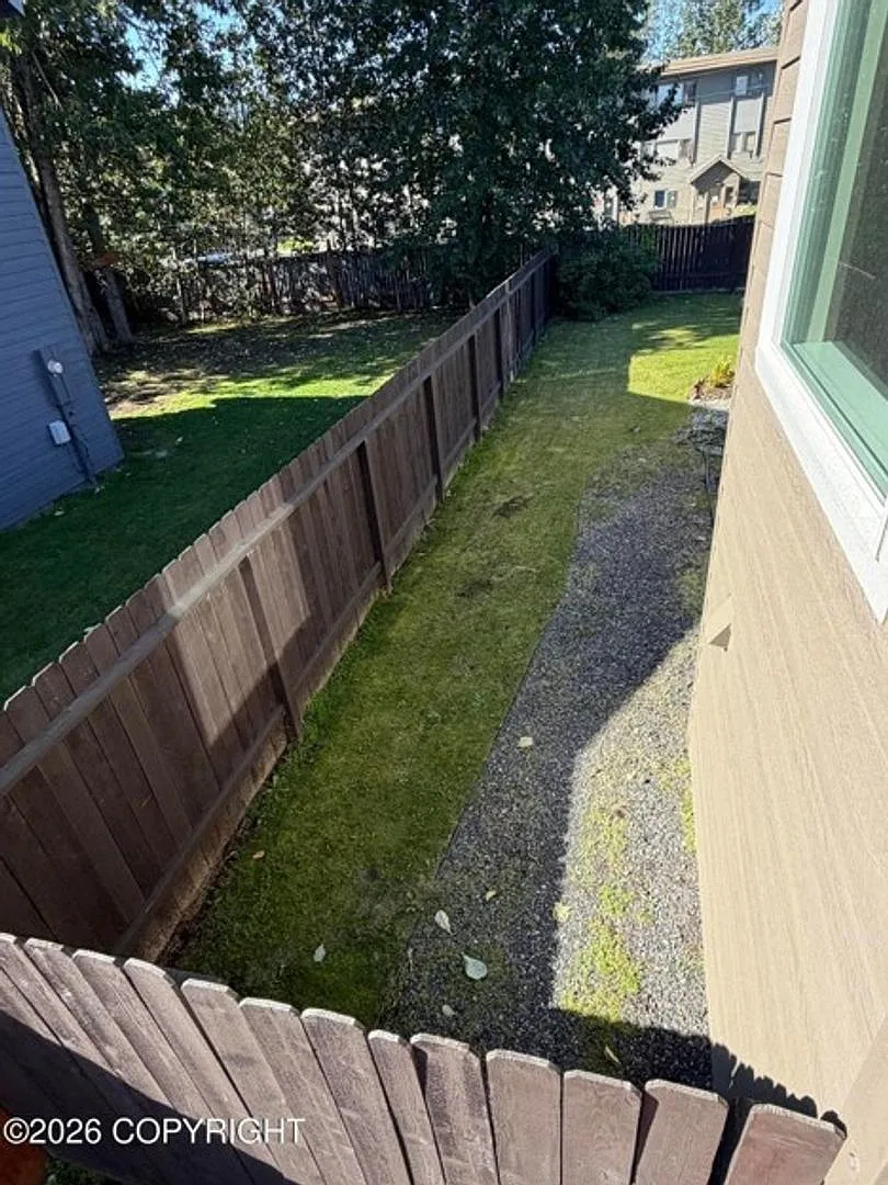 3 Bedroom Home close to JBER and downtown — Photo 2