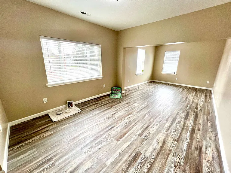 712 W Fourth Plain Blvd — Photo 11