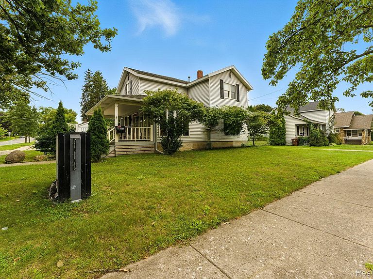 Listing photo 4