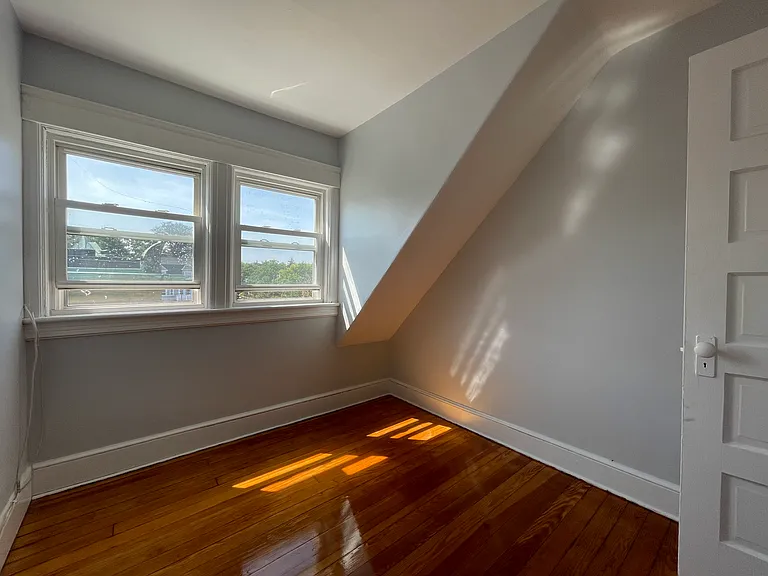 143-145 Irving Ave #3 — Photo 8