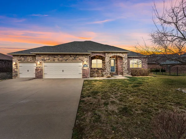 209 Stoney Pointe Drive, Hollister, MO 65672