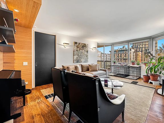 3rd image of 250 W 90th St