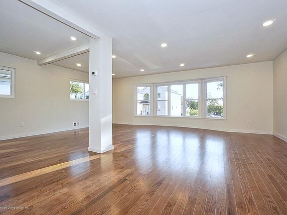5th image of 421 Gansevoort Blvd