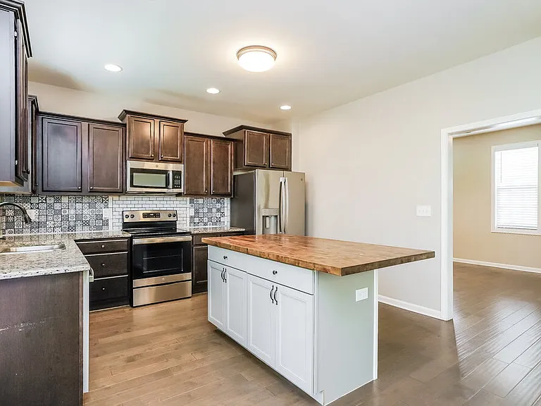 332 Chamberlain Dr — Photo 8
