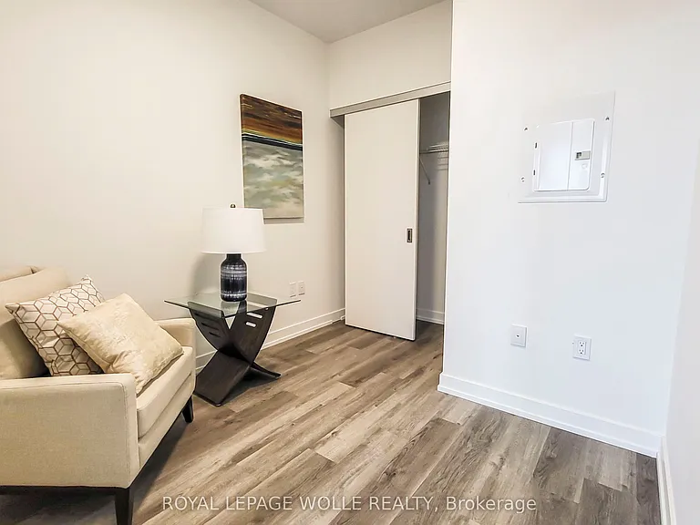 15 Wellington St S #304 — Photo 8