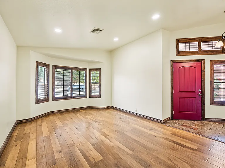 642 E Sage Brush St — Photo 6