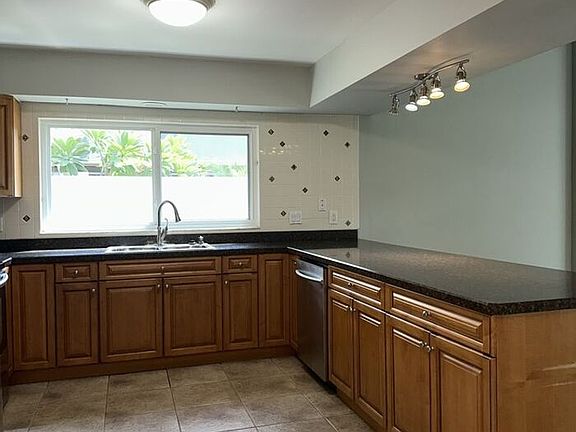 5th image of 16413 Bonneville Dr