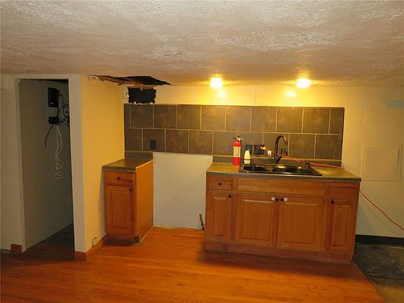 5th image of 220 Finley Ave