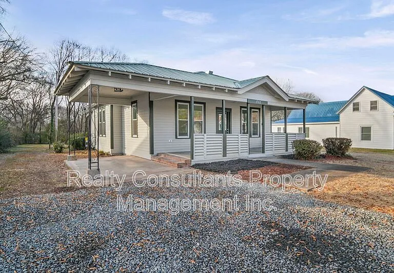1703 Lowder St — Photo 3