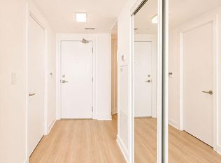 12 York St #5101, Toronto, ON M5J 0A9