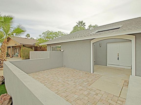 Outdoor patio and Foyer