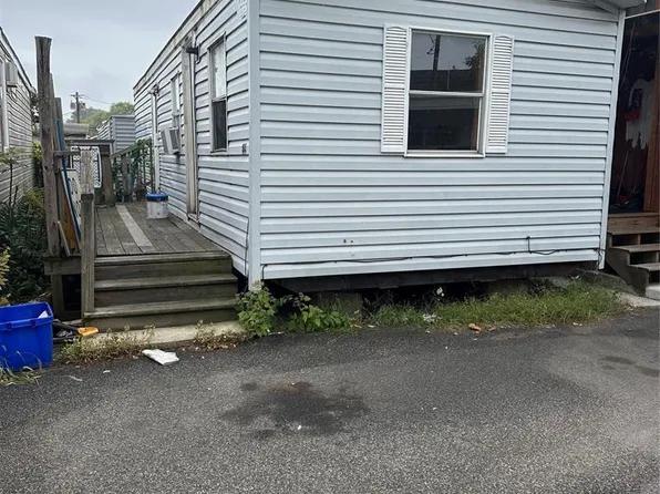 44 Oak St, Lodi, NJ 07644