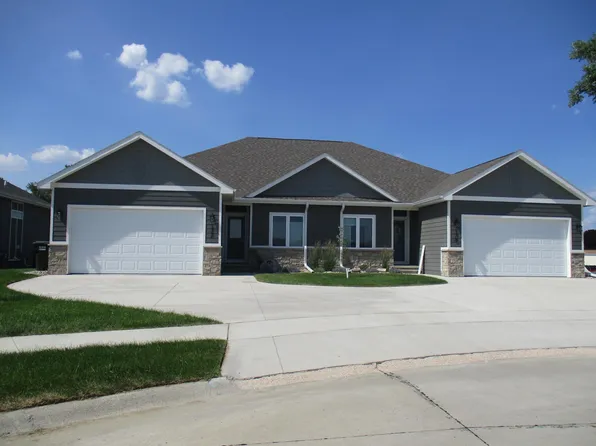 177 N Canterbury Cir, North Sioux City, SD 57049
