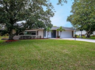 2120 Mangrum Dr, Dunedin, FL 34698